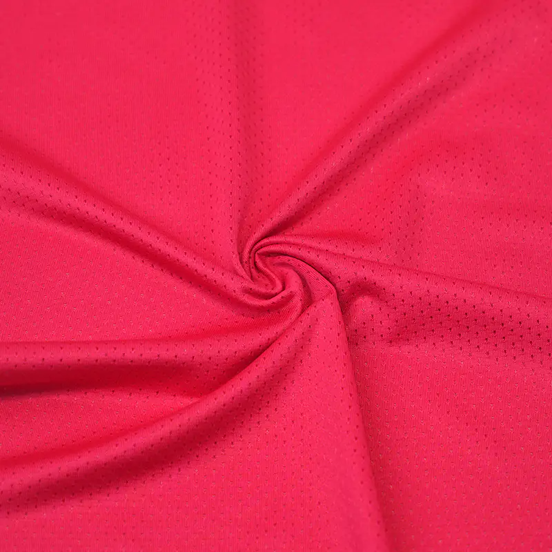 Geri dönüştürülmüş polyester kumaş, bir ürünün üretimden bertarafa kadar genel yaşam döngüsünü nasıl etkiler?
